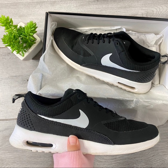 Nike Shoes - Nike Air Max Thea